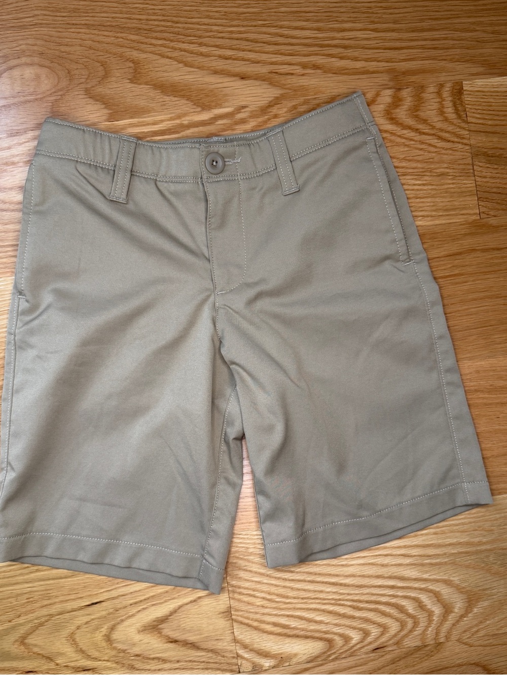 Under Armour Golf Shorts. New Condition!
